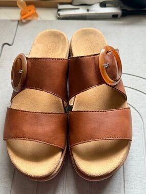 Women’s Tan Slide Sandals with Decorative Buckle